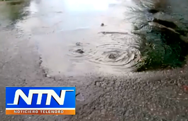 Exigen a INAPA solucionar problema en sistema cloacal en la calle Castillo Con la Del Orbe de SFM