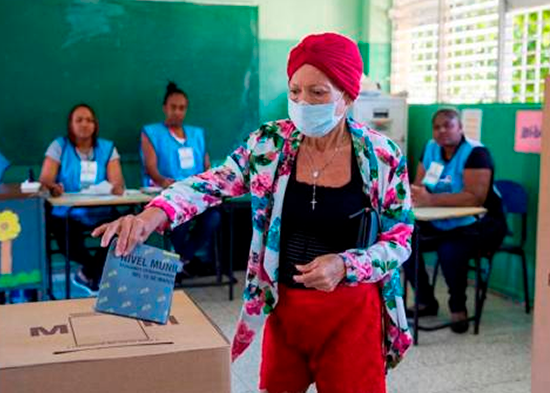 TSE decidirá este sábado si modifica el cierre del horario de votación