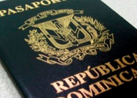 Dominicanos no tienen que renovar pasaporte ni necesitan carta consular para viajar a su país