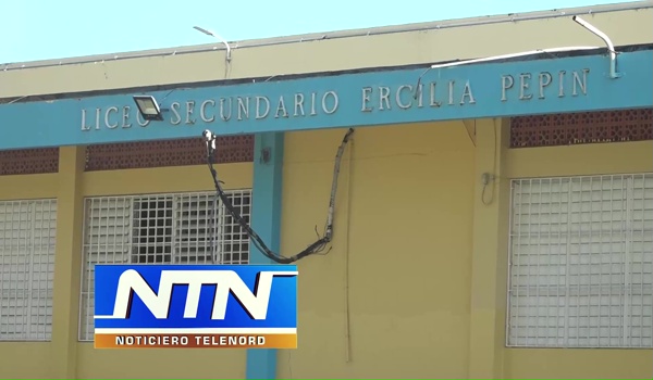 Grupos estudiantiles protesta en liceo Ercilia Pepín