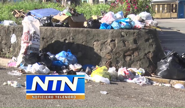 Denuncian un vertedero improvisado en frente de la policlínica del sector Espínola