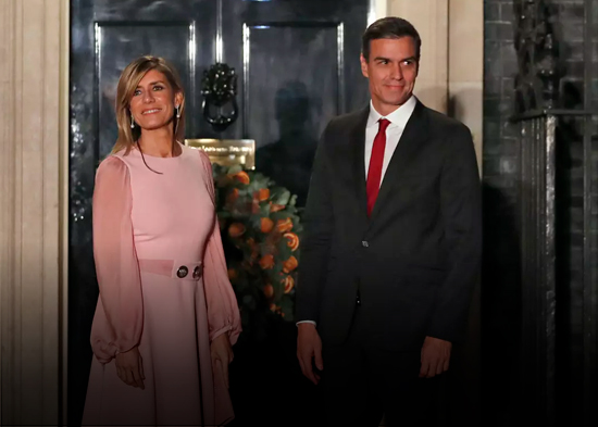 Presidente del gobierno español sopesa dimitir tras acusaciones contra su esposa que se basan en noticias falsas