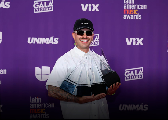 Karol G y Feid arrasan en la novena edición de los Latin American Music Awards