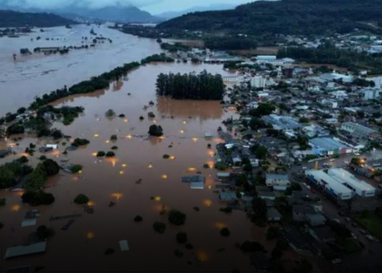 Aumenta a 57 el número de víctimas mortales por inundaciones en Brasil