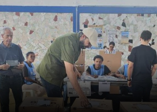 Juan Luis Guerra se suma a la lista de figuras que ejerce su derecho al voto