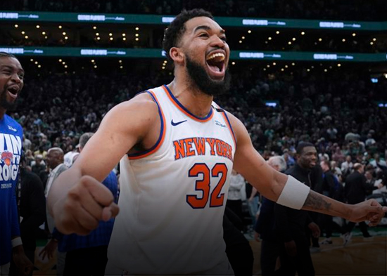 Towns encesta 21 puntos; Knicks toman ventaja 2-0 sobre los Celtics después de remontar 20 punto