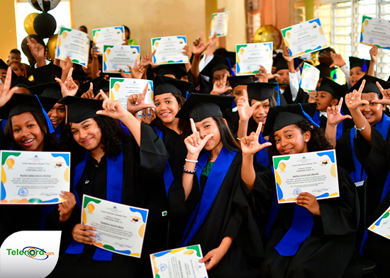 Celebran graduación promoción 2025 en la Escuela Salvador Then y Then