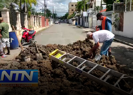 Ayuntamiento de SFM repara socavón en la urbanización La caperuza