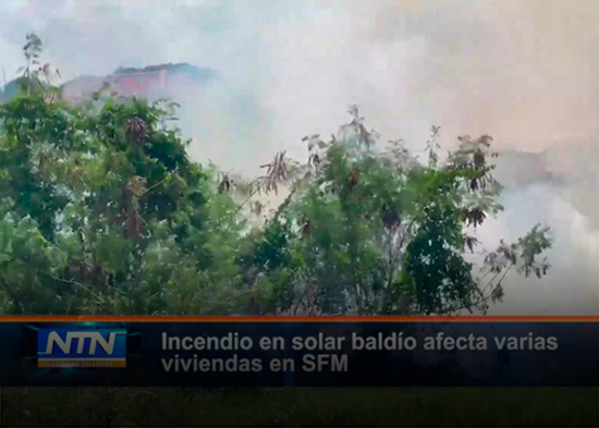 Incendio en solar baldío afecta varias viviendas en SFM