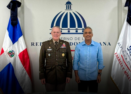 Ministro Joel Santos y director del Colegio Interamericano de Defensa analizan cooperación en seguridad energética y minera.