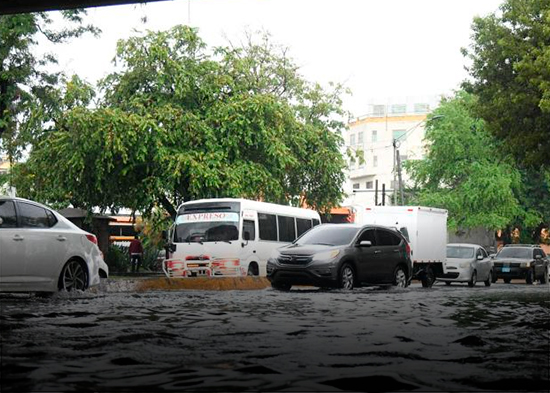 COE reporta una persona fallecida y 5,620 desplazadas por las lluvias