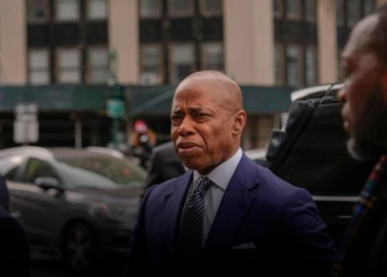 Nueva York: el alcalde Eric Adams se retira de la carrera a la reelección