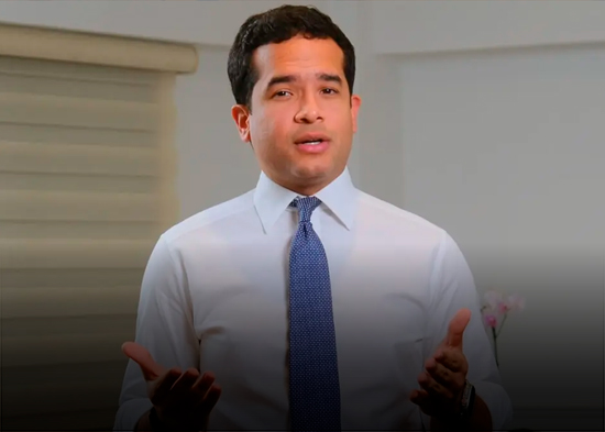 Omar Fernández desafía al Gobierno a cumplir la ley y liberar de impuestos salarios de hasta RD$52,000