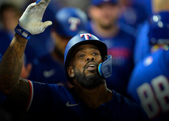 Adolis García firma con los Filis por un año