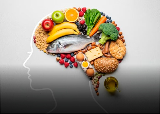 Lo que comes también protege tu memoria: claves de un neurólogo para cuidar el cerebro
