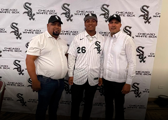 Adolescente oriundo de La Vega firma contrato con los Chicago White Sox
