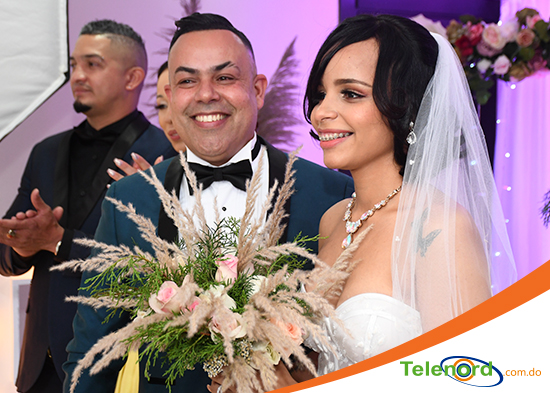 Javier Moya y Stefany Moya celebran su enlace matrimonial
