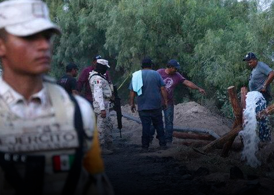 Aceleran extracción de agua para rescatar a mineros en México
