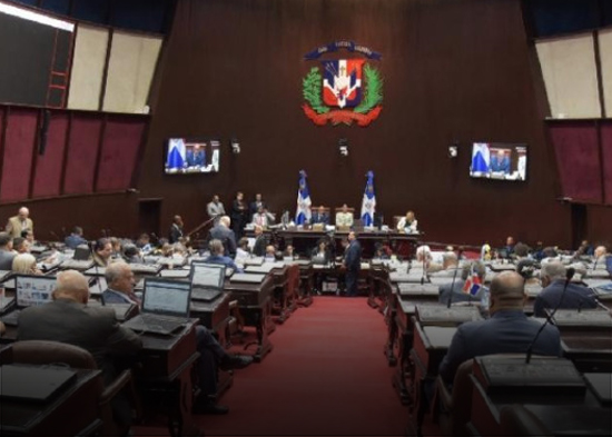 Diputados aprueban contrato de Aerodom