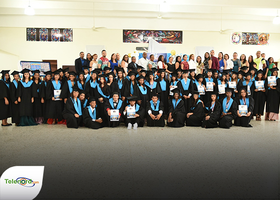 Liceo Pedro Henríquez Ureña SFM celebra graduación de su promoción de secundaria 2023