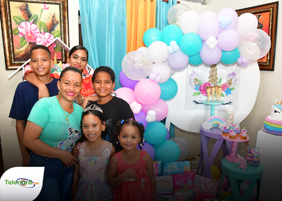 Festejan el cumpleaños de la niña Dashly Veras
