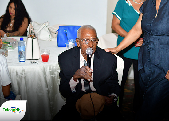 Festejan el cumpleaños del Sr. Nicolas Reyes Paula