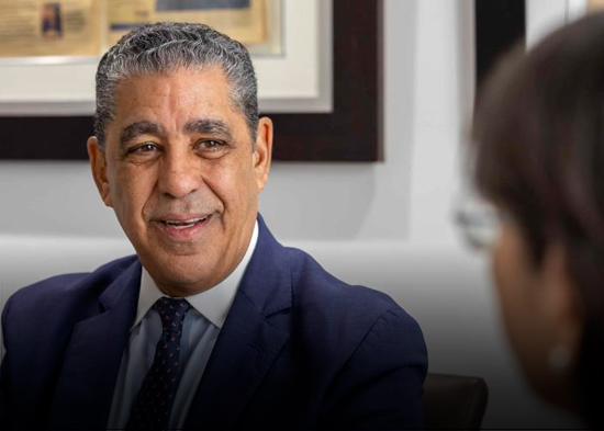 Adriano Espaillat reacciona a la orden de Trump de desmantelar el Departamento de Educación