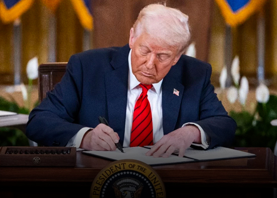 Donald Trump ordena desmantelar Departamento de Educación