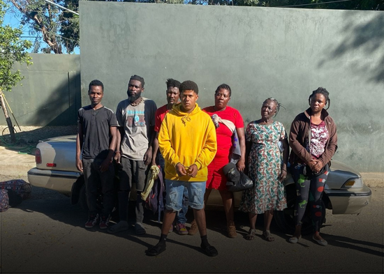 Detienen 5 dominicanos que traficaban haitianos indocumentados en diferentes provincias