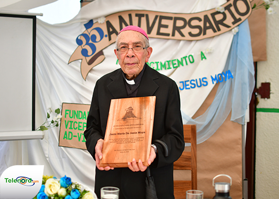 Fundación Loma Quita Espuela reconoce a Mons. Jesús María de Jesús Moya en su 35 aniversario