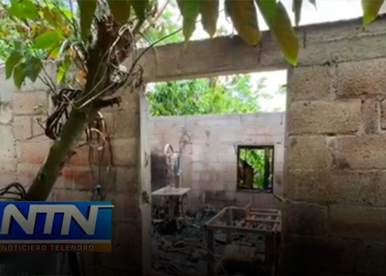 Incendio reduce a cenizas taller de ebanistería en el Distrito Municipal Las Taranas