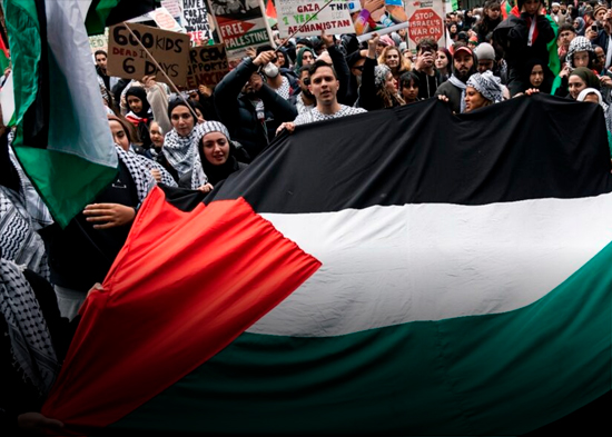 Una protesta pro Palestina obliga a desalojar la sala donse se expone el "Guernica"
