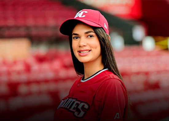 Gigantes del Cibao presentan a la señorita Yerileidy Reyes como su madrina 