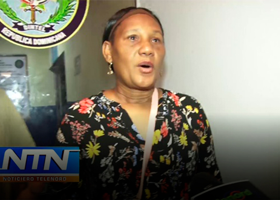 Mujer denuncia agresión por parte de la ex pareja de su esposo en Mamá Tingó