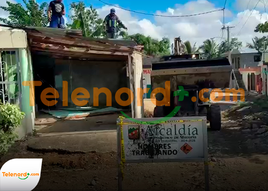 Ayuntamiento de SFM demuele marquesina que obstruía vía pública en el sector Los Espinolas