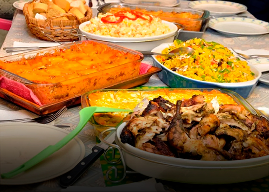 Cena de Navidad, una tradición que cuesta según menú