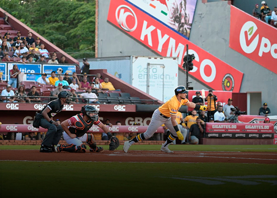 Adames guía a las Águilas al triunfo 10-6 sobre los Gigantes en diez entradas