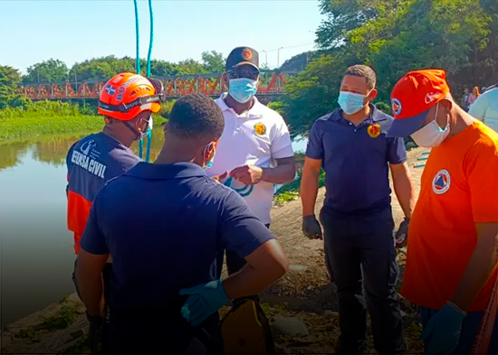 Defensa Civil recupera cuerpo sin vida en compuerta de La Otra Banda, río Yaque del Norte