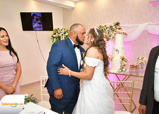 Celebran su matrimonio Julissa Ventura y Nelson Paulino