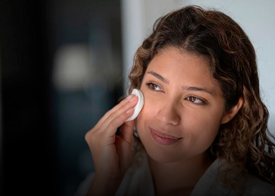 ¿Qué debe tener tu rutina diaria de skincare para presumir una piel perfecta?