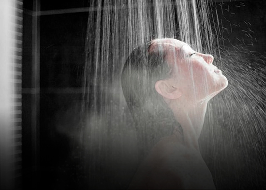 Frente frío: no bañarse y ducharse con agua muy caliente perjudica la salud de la piel, advierte dermatóloga