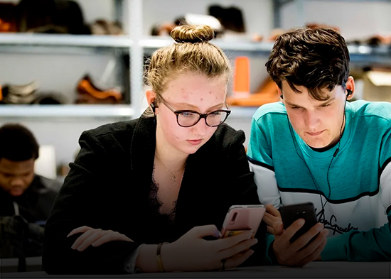 TikTok e Instagram, «telarañas sociales» que «devoran» la mente de menores y adolescentes