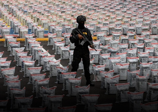 DNCD decomisa una lancha cargada con el mayor alijo marítimo de coca