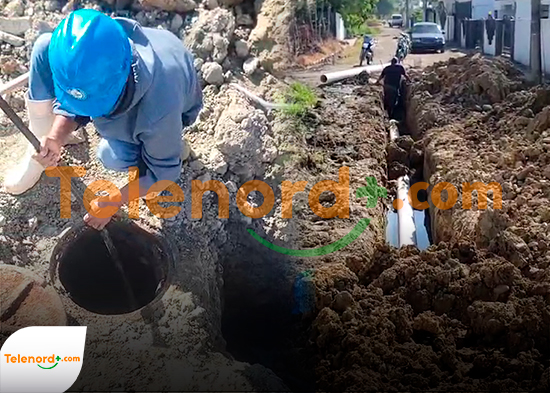 INAPA trabaja en la reposición de tuberías dañadas en Urb. Toribio Camilo, SFM