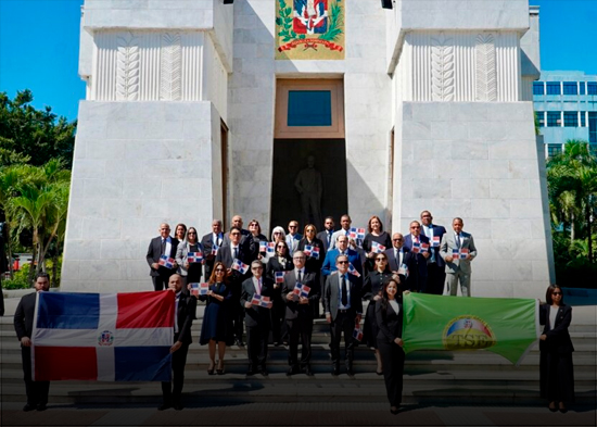 Tribunal Superior Electoral deposita ofrenda floral en el Altar de la Patria por el 182 aniversario de la Independencia Nacional