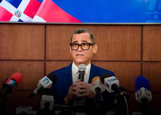 Jornada laboral reducida beneficiará a los empresarios, asegura ministro de Trabajo