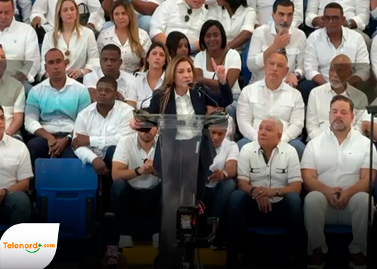 Carolina Mejía reafirma su fortaleza política con masivo acto de apoyo en Santo Domingo