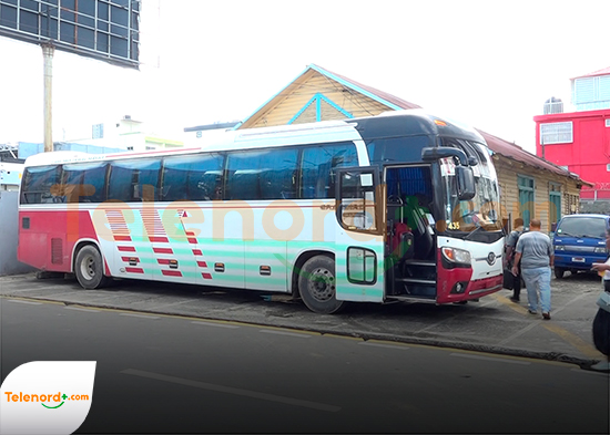 Bajo flujo de pasajeros en ruta SFM–Santo Domingo este Miércoles Santo