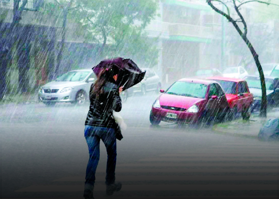Lunes con aguaceros “muy fuertes”, posibles granizadas y oleaje peligroso