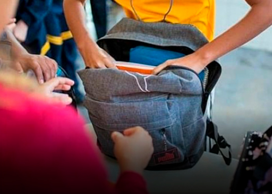 ADP pide a padres revisar mochilas de sus hijos antes de ir a la escuela